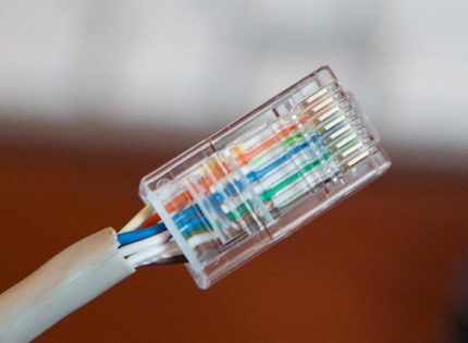Распиновка кабеля витой пары RJ45: схемы подключения и правила обжимки Обжатый коннектор RJ-45