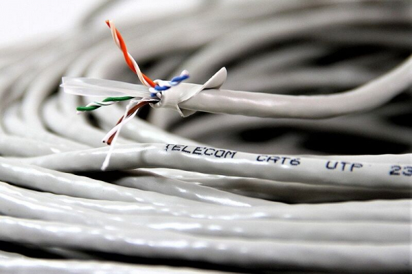 Распиновка кабеля витой пары RJ45: схемы подключения и правила обжимки Распиновка кабеля витой пары RJ45: схемы подключения и правила обжимки