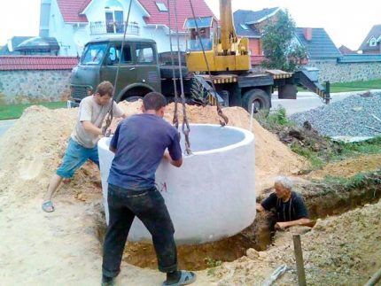 Как сооружается выгребная яма из бетонных колец: схемы + пошаговое руководство Монтаж бетонных заготовок