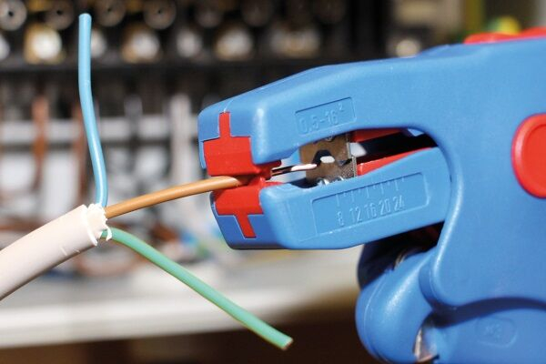 Распиновка кабеля витой пары RJ45: схемы подключения и правила обжимки Распиновка кабеля витой пары RJ45: схемы подключения и правила обжимки
