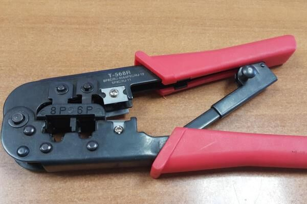 Распиновка кабеля витой пары RJ45: схемы подключения и правила обжимки Распиновка кабеля витой пары RJ45: схемы подключения и правила обжимки
