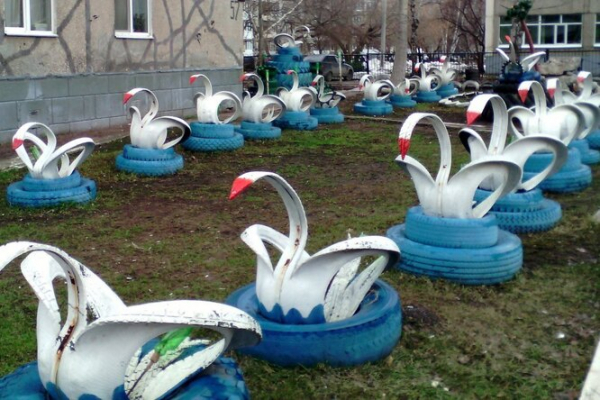 Клумбы из покрышек: потенциальные украшения придомовой территории Клумбы из покрышек: потенциальные украшения придомовой территории