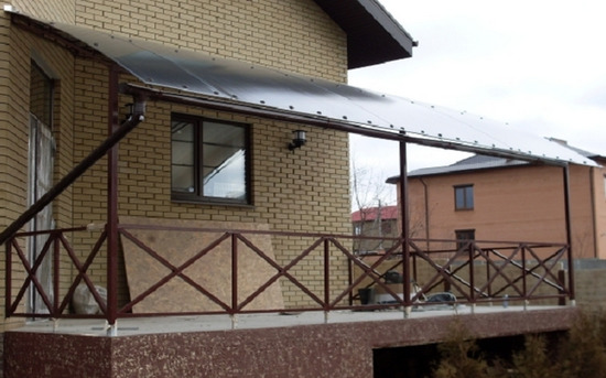 Веранда из профильной трубы, пристроенная к дому: «сооружение сооружения» Веранда из профильной трубы, пристроенная к дому: «сооружение сооружения»